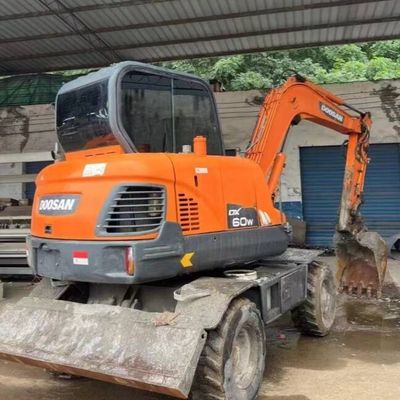 Excavateur mini à roues utilisées DOOSAN DH60 Excavateur d'occasion 5550 kg