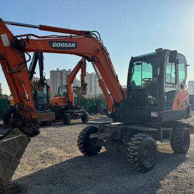 48KW Utilisé DOOSAN Excavator Machine Doosan DX60W Excavateur hydraulique à rampe 5550 kg