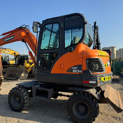 48KW Utilisé DOOSAN Excavator Machine Doosan DX60W Excavateur hydraulique à rampe 5550 kg