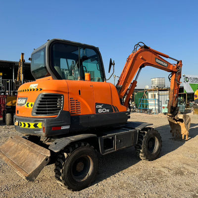 48KW Utilisé DOOSAN Excavator Machine Doosan DX60W Excavateur hydraulique à rampe 5550 kg