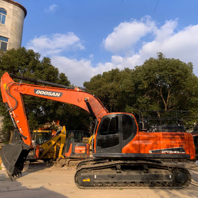 Type de gratte-ciel utilisé DOOSAN DX300LC-9C Excavateur Machines de déplacement de terre 30215 kg